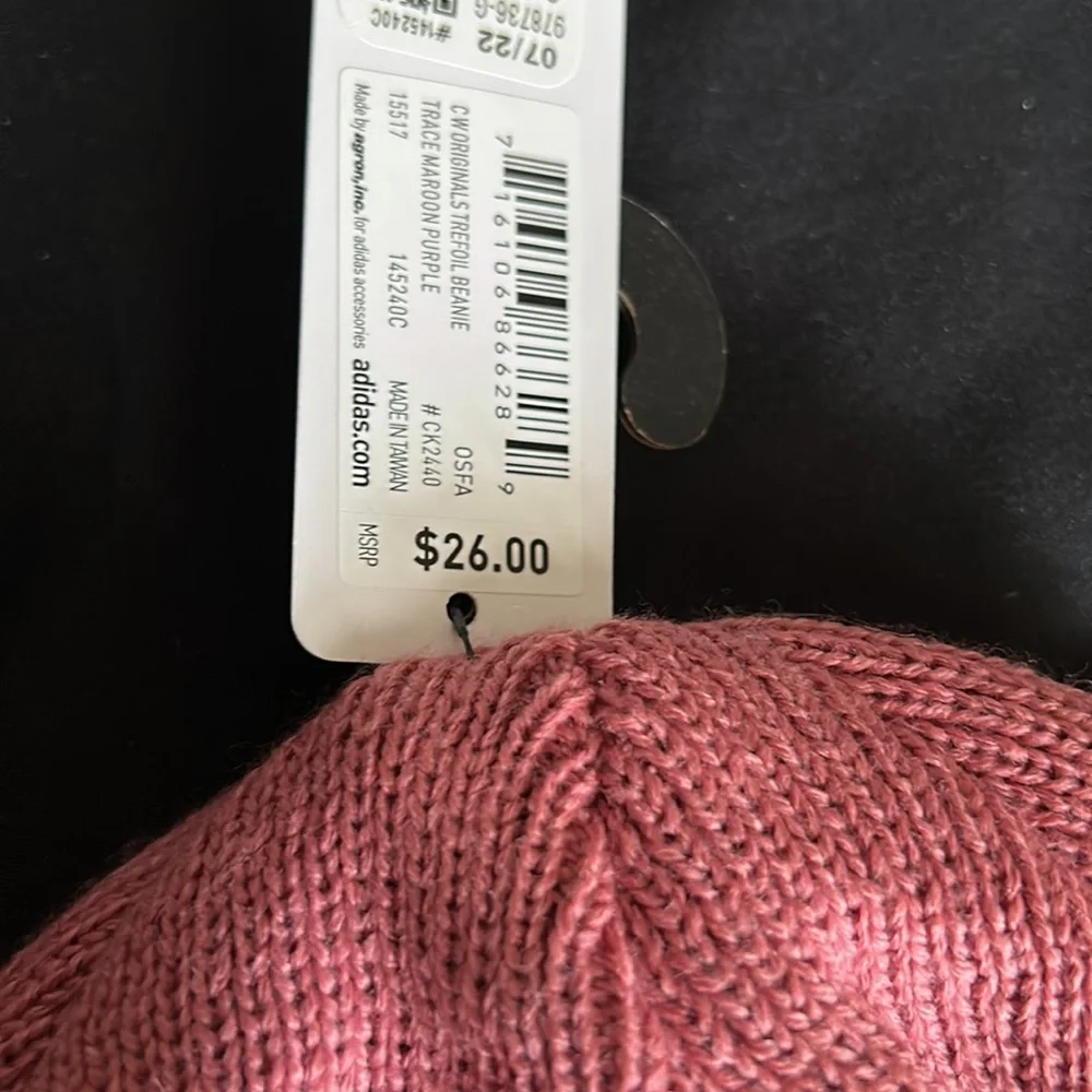🎉 𝐇𝐨𝐬𝐭 𝐏𝐢𝐜𝐤 🎉 Women’s pink Adidas Trefoil Beanie ~ New With Tags! - Picture 4 of 4